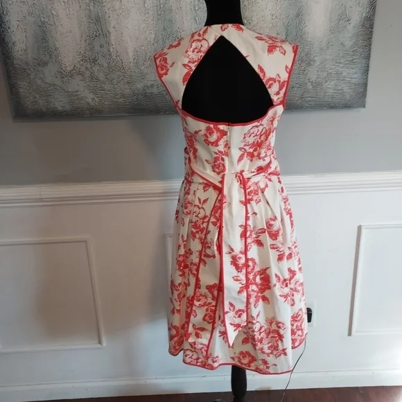 Jessica Simpson White and Pink Cut out Print Pleated dress Sz-8 - Picture 2 of 10